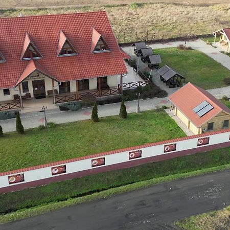 Tuzseri Palinka Tanya Exteriér fotografie