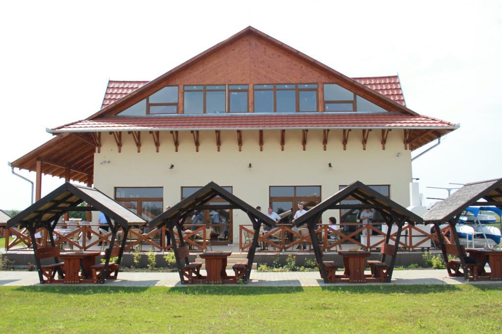 Tuzseri Palinka Tanya Exteriér fotografie