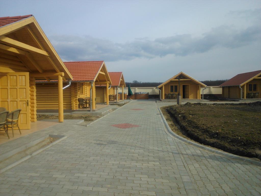 Tuzseri Palinka Tanya Exteriér fotografie