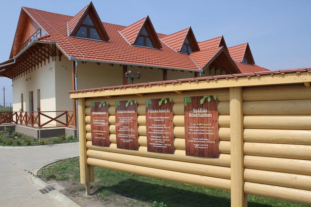 Tuzseri Palinka Tanya Exteriér fotografie